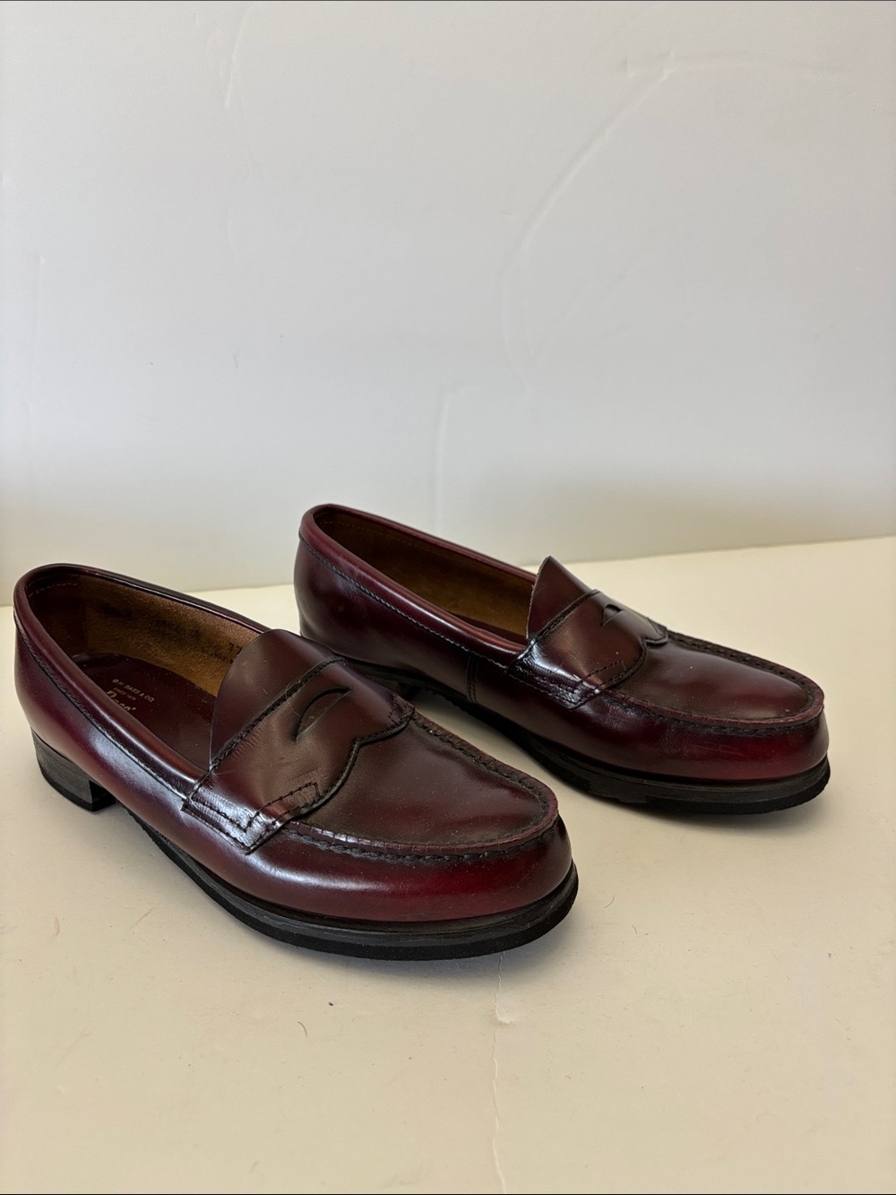 G.H. Bass & Co. Men’s Burgundy Leather Penny Loafers USA made vintage
